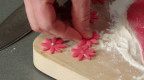 Bloemen van marsepein maken