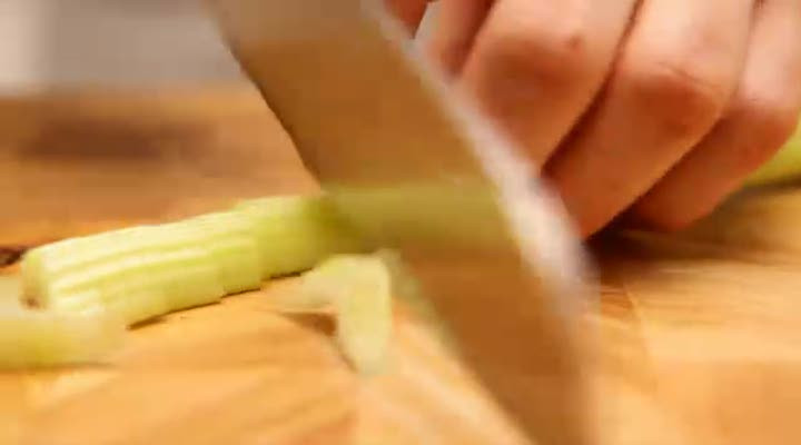 AHL_PRD_04_-_bouillon_maken_.f4v