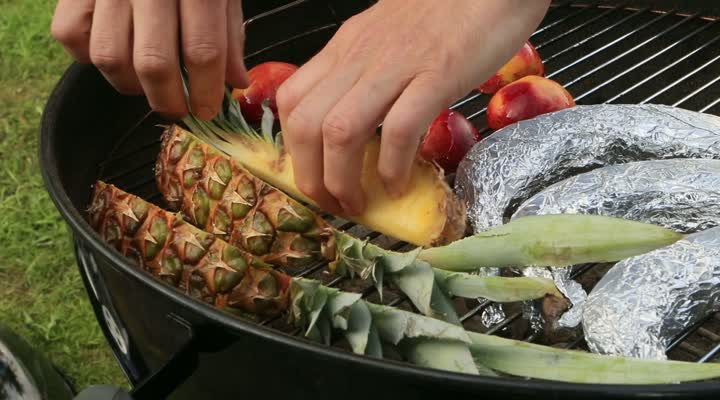 Fruit grillen op de barbecue