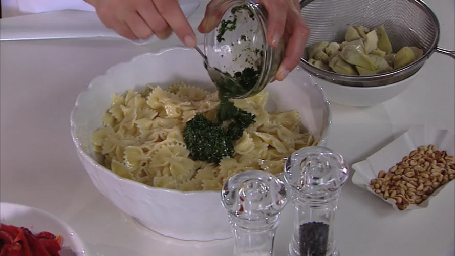 Pasta salade met basilicumolie stap 7