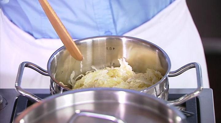 Zuurkoolstamppot met rookworst croutons stap 2