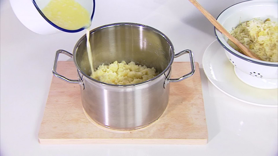 Zuurkoolstamppot met rookworst croutons stap 7