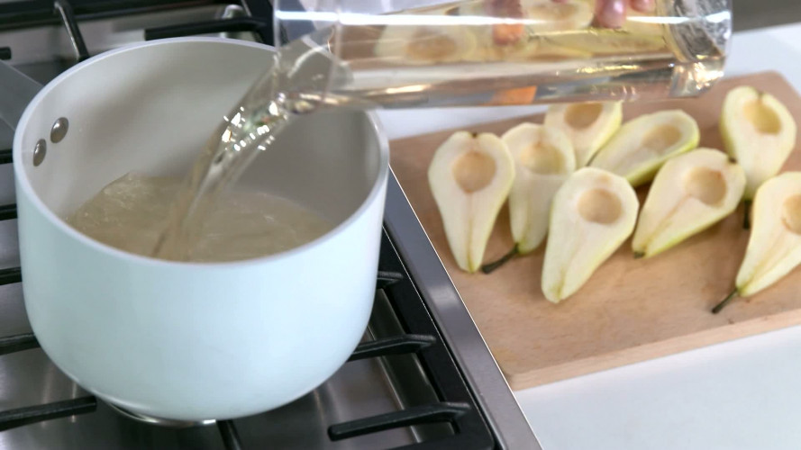 Gepocheerde peer met honing en gorgonzola stap 2