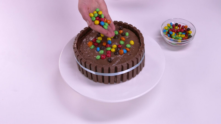 Kitkat-M&M-taart stap 14