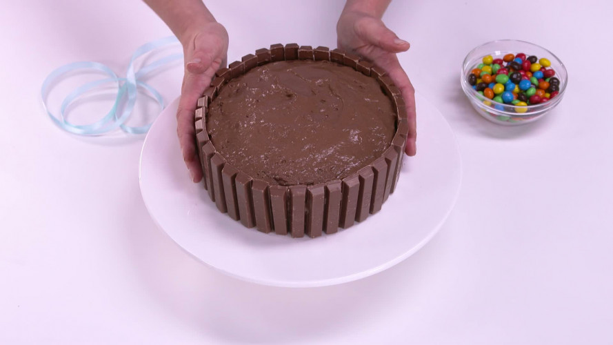 Kitkat-M&M-taart stap 13