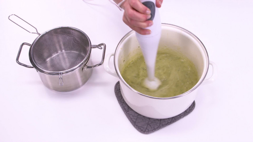 Italiaans getinte courgettesoep stap 04