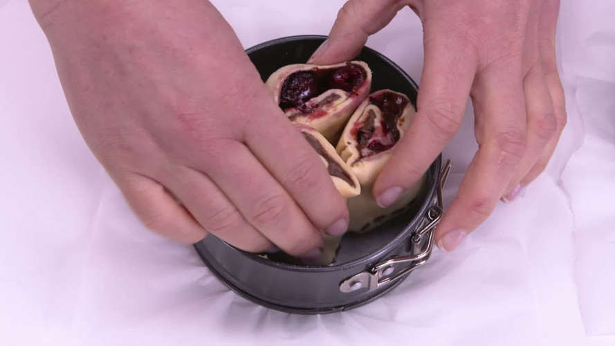 Brioche met hazelnootpasta en kersen stap 4