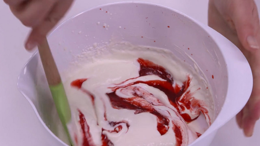 Frambozen-roomtaart stap 10