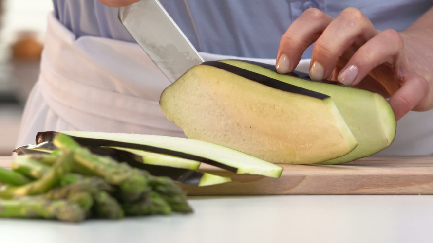 Mozzarellapakketjes met gegrilde groenten stap 04.mp4