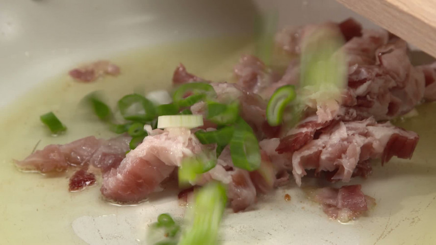 Antonio Carluccio's pasta en doperwten R1042512 stap 04.mp4