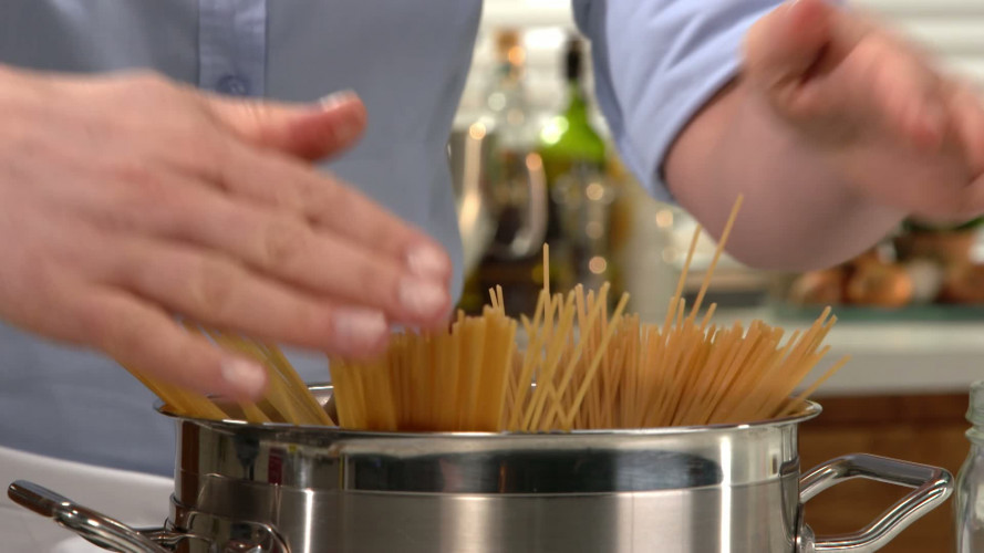 Spaghetti Puttanesca R951514 stap 02.mp4