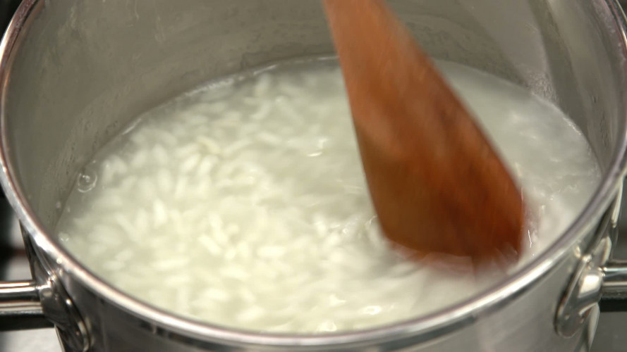 Antonio Carluccio's gevulde tomaten uit de oven R1038702 stap 02.mp4
