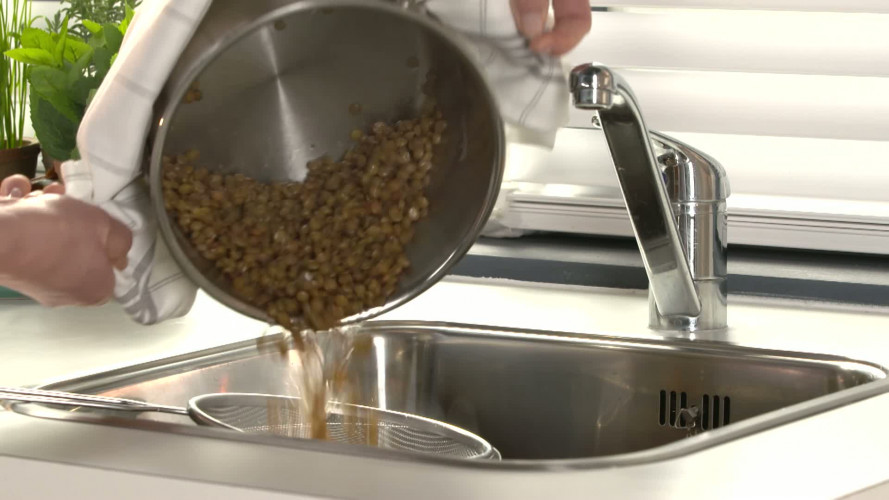 Gwyneth Paltrows linzensalade R983842 stap 01.mp4