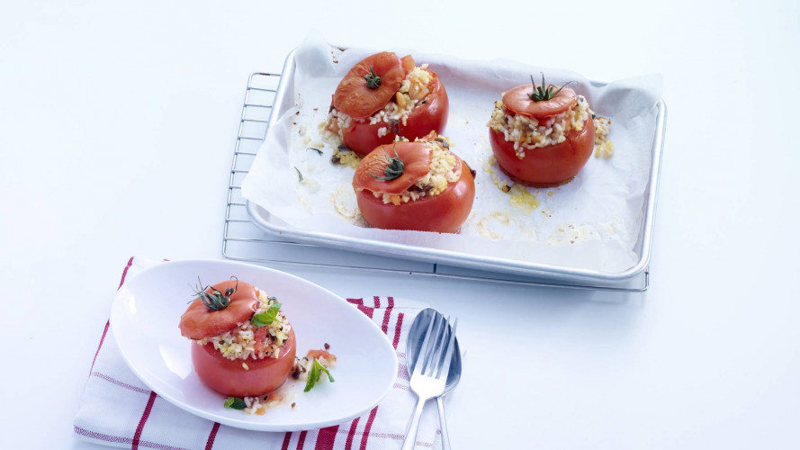 Antonio Carluccio's gevulde tomaten uit de oven