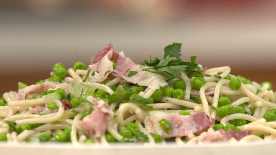 Antonio Carluccio's pasta en doperwten R1042512 stap 07.mp4