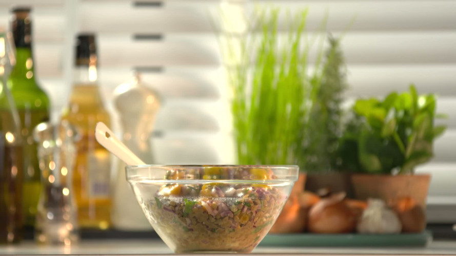 Gwyneth Paltrows linzensalade R983842 stap 05.mp4