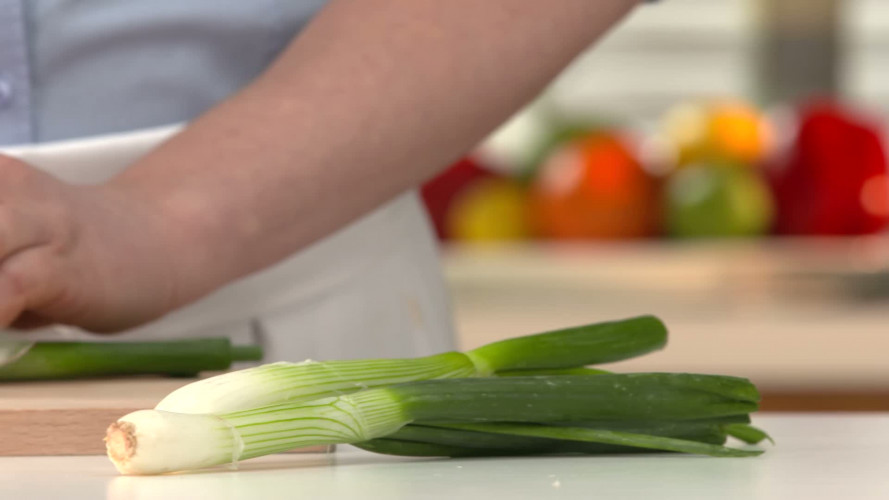 Antonio Carluccio's pasta en doperwten R1042512 stap 02.mp4