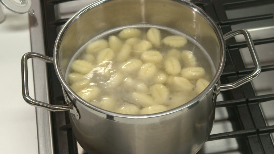 Gnocchi met citroenricotta R438366 stap 03.mp4