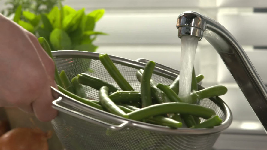 Aardappelsalade met tonijn R940600 stap 06.mp4