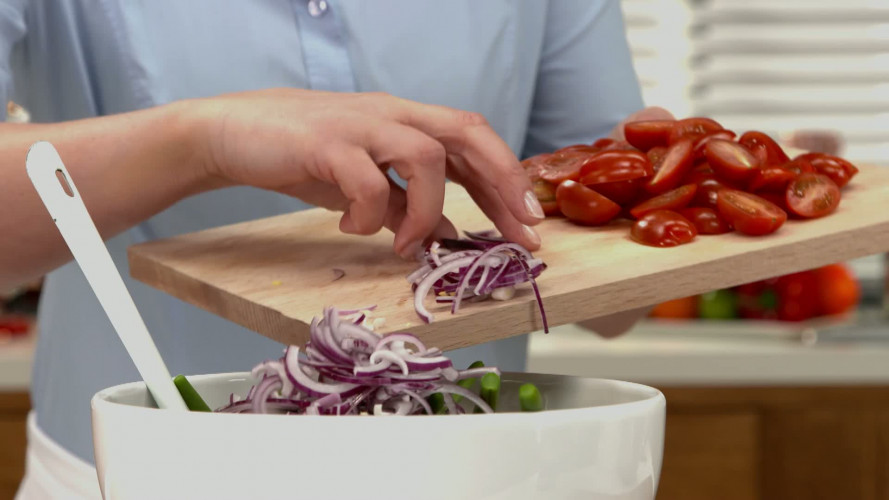 Aardappelsalade met tonijn R940600 stap 07.mp4