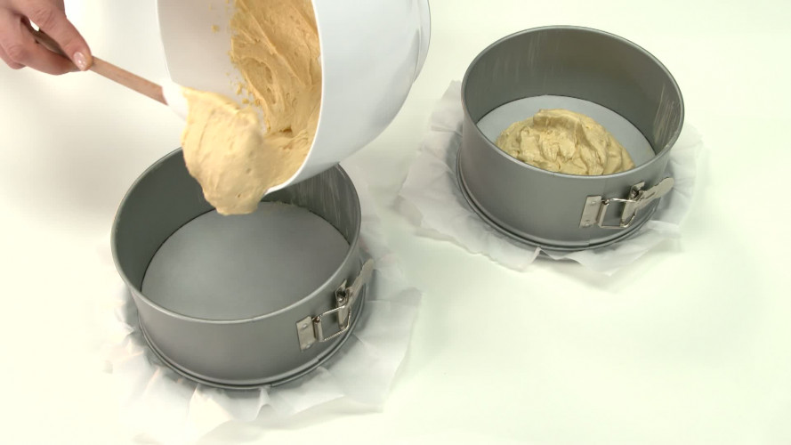 Delia Smith's geglazuurde laagjestaart met lemon curd stap 05.mp4