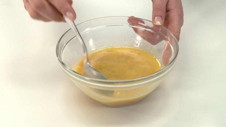 Delia Smith's geglazuurde laagjestaart met lemon curd stap 09.mp4