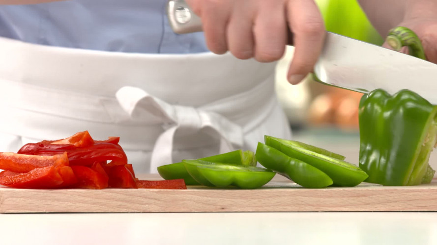 Paprika-tomatensalade met burrata stap 01.mp4