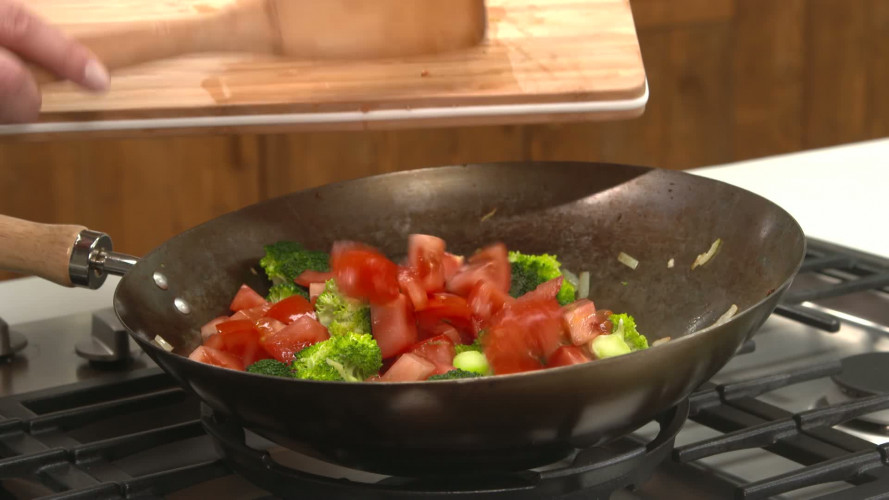 Mihoen met surimi en broccoli stap 06.mp4