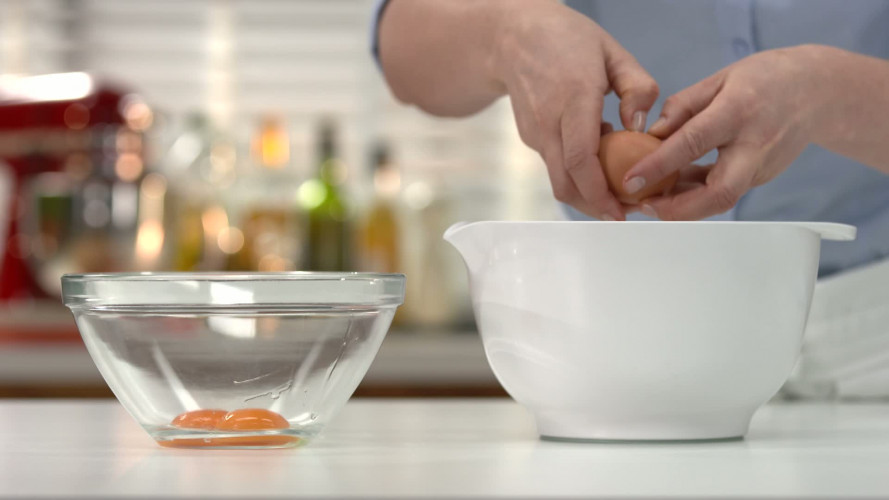 Ontbijtpannekoekjes met blauwe bessen AH04 stap 01.mp4