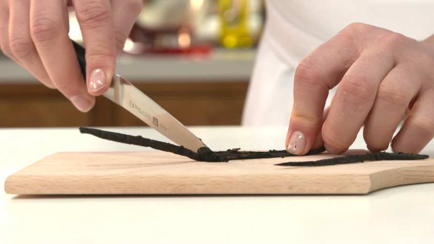 Antonio Carluccio's luchtig mascarponegebak R1030770 stap 09.mp4