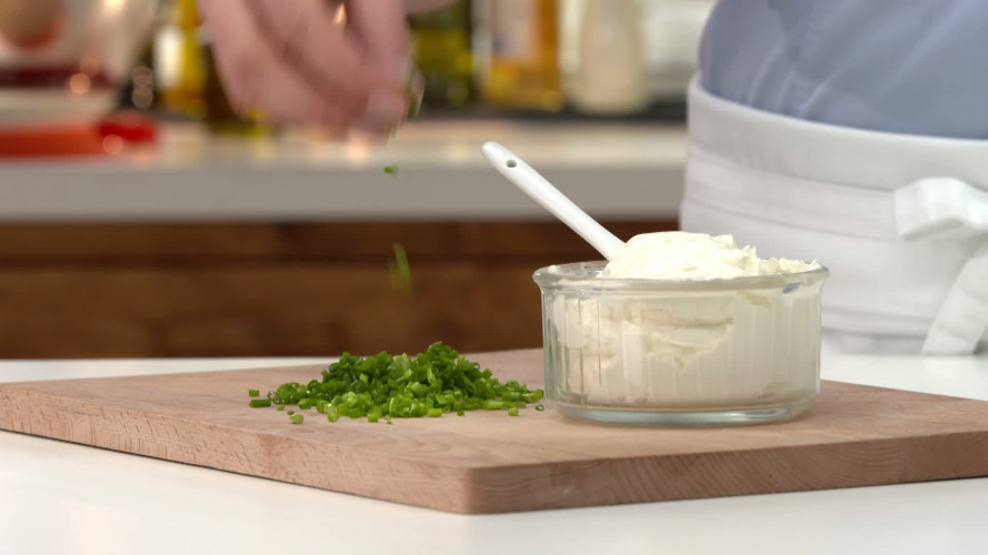 Ontbijtburger met spek en avocado stap 01.mp4