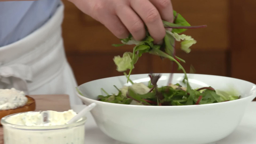 Ontbijtburger met spek en avocado stap 05.mp4