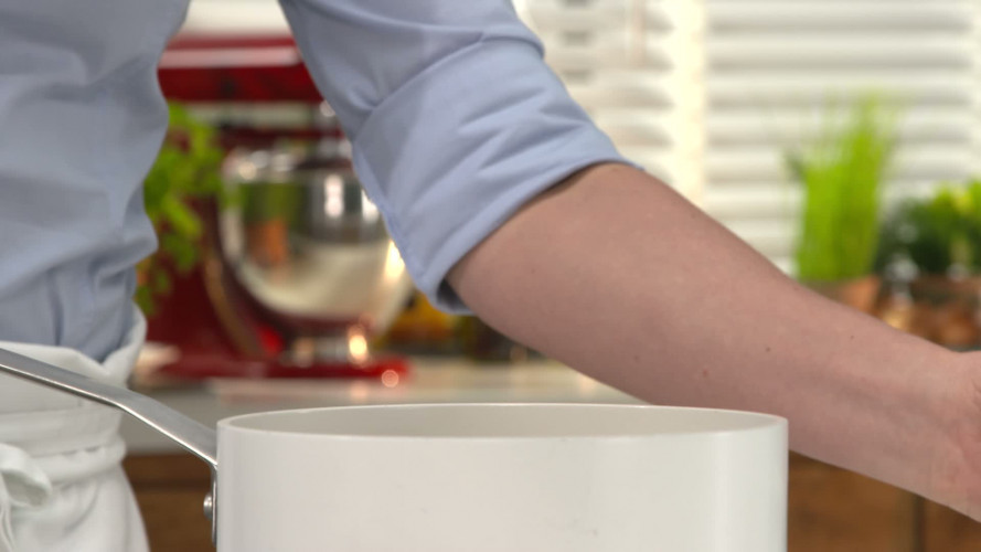 Brioche met gepocheerd ei R621088 stap 02.mp4