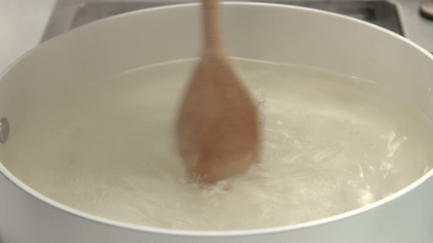 Brioche met gepocheerd ei R621088 stap 08.mp4