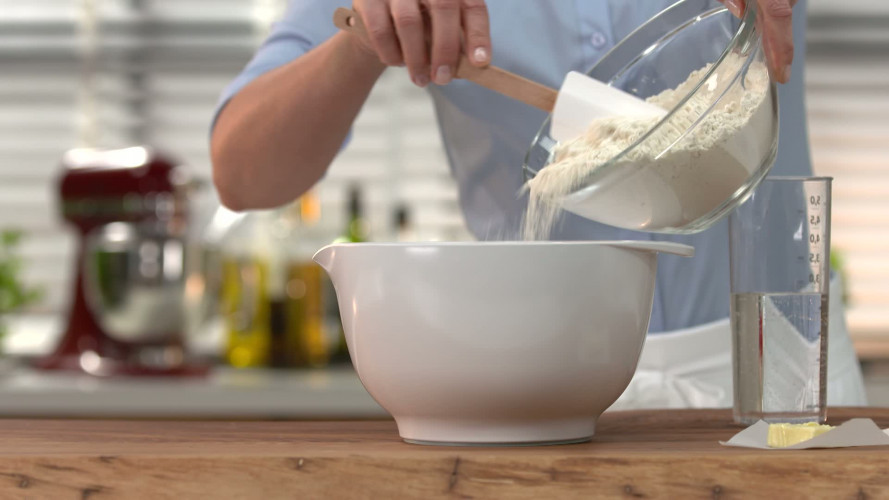 Broodegeltjes met sesam of kaas R502256 stap 01.mp4