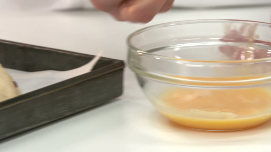 Broodegeltjes met sesam of kaas R502256 stap 05.mp4