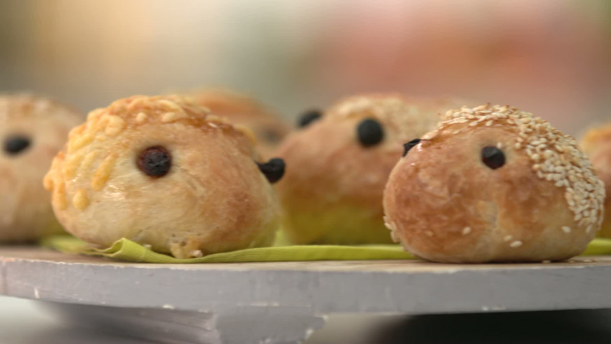 Broodegeltjes met sesam of kaas