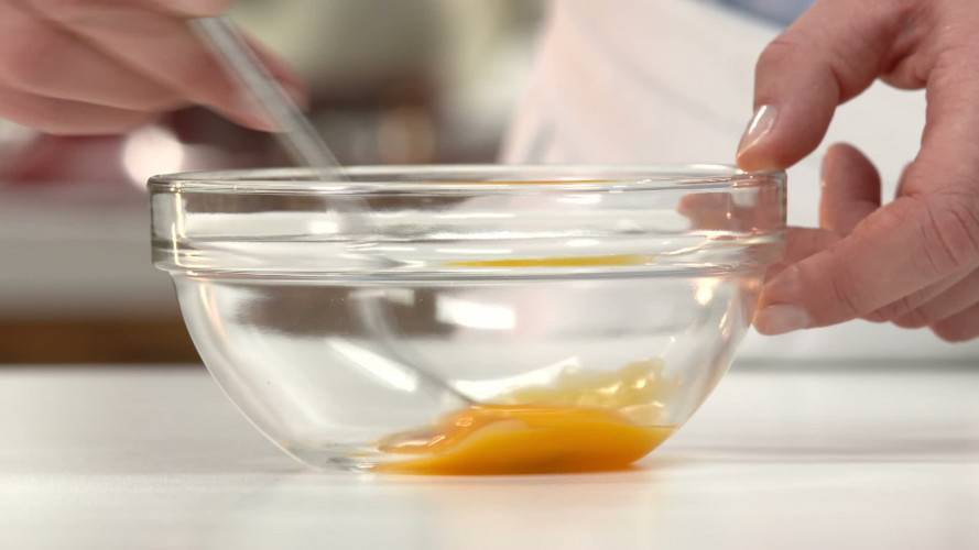 Tompouce met zalm en asperges R719772 stap 01.mp4