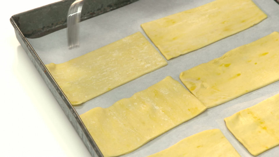 Tompouce met zalm en asperges R719772 stap 05.mp4