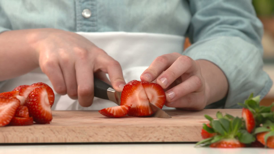 Koningstoren met poffertjes en aardbeien stap 01.mp4