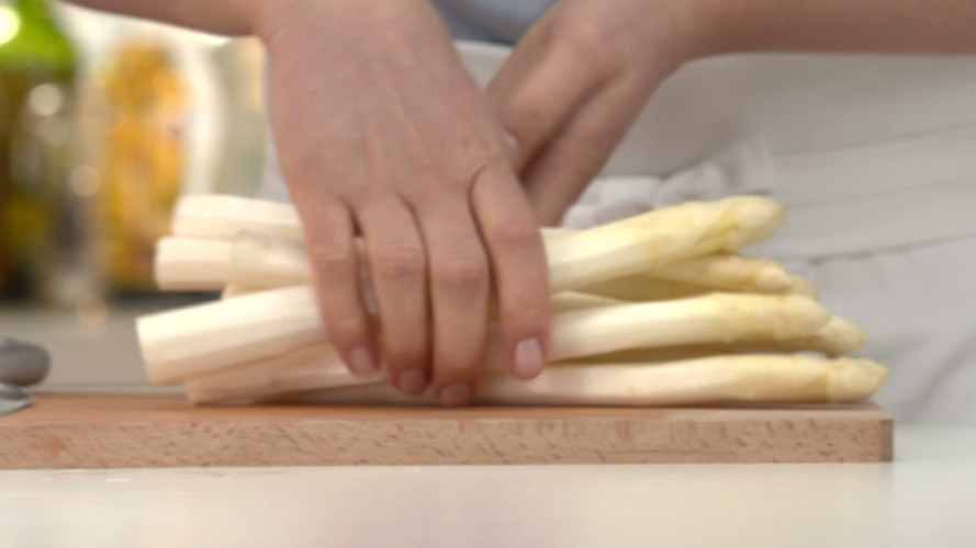 Aspergesoep met ham en ei [AH05] stap 01.mp4