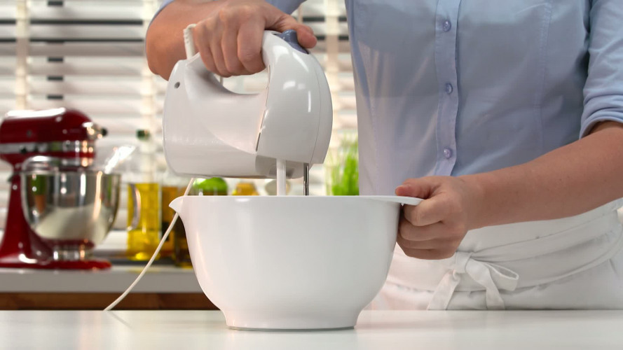 Aardbeienkwarkcake [AH05] stap 04.mp4