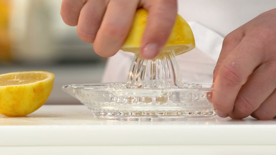 Aardbeienkwarkcake [AH05] stap 03.mp4