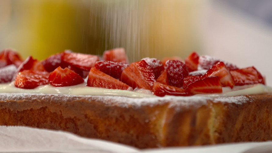 Aardbeienkwarkcake [AH05] stap 15.mp4