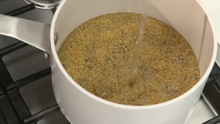 Quinoakoekjes met bloemkool en spinaziesalade [AH05] stap 01.mp4