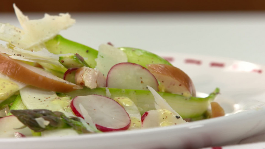 Salade van dungeschaafde witte en groene asperges [AH05] stap 06.mp4