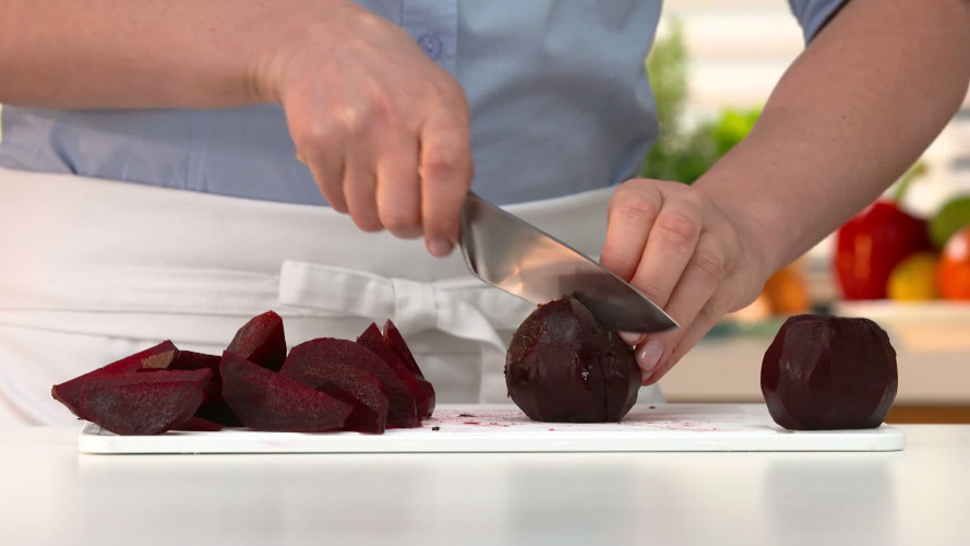 Roze Quinoa met geroosterde biet en sjalot R1021328 stap 03.mp4