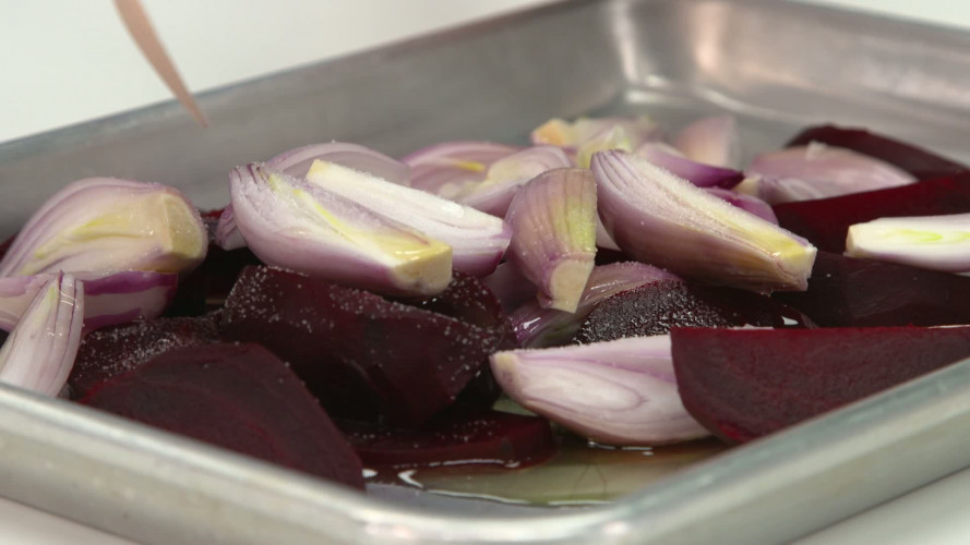 Roze Quinoa met geroosterde biet en sjalot R1021328 stap 05.mp4