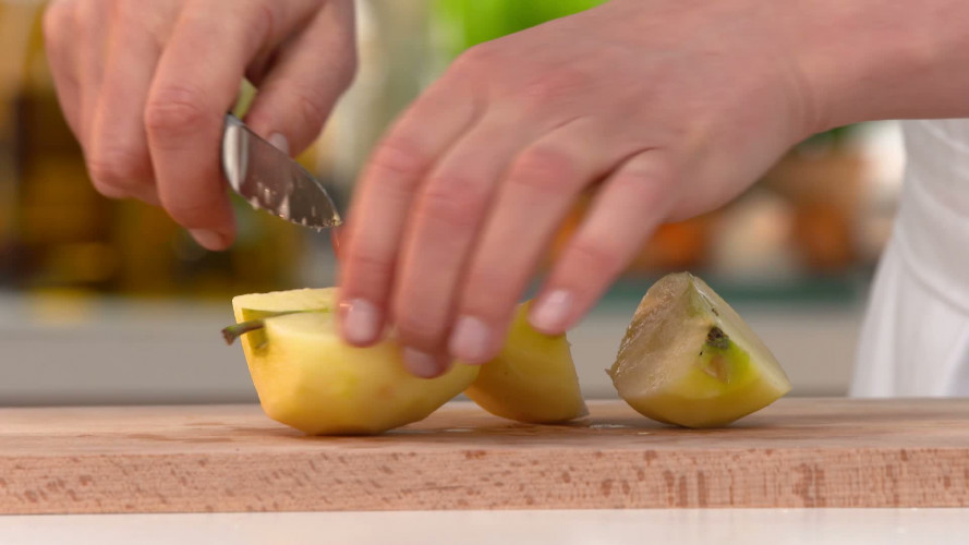 American pancakes met appel, rozijnen en honing R900958 stap 01.mp4