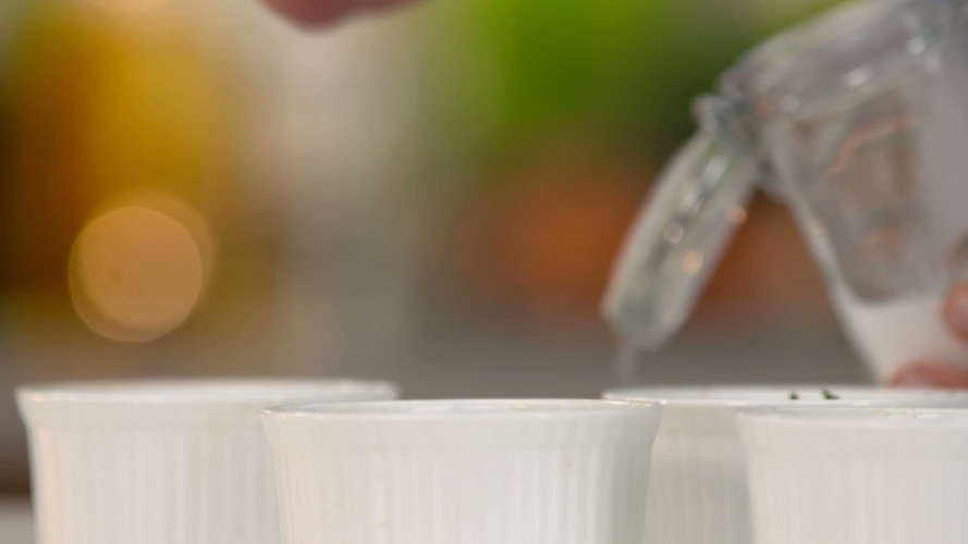 Oeuf ' en cocotte' R538936 stap 04.mp4